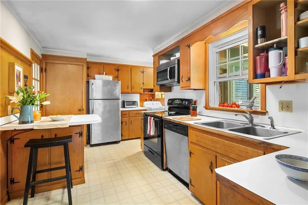 19 Harborview Avenue Bristol RI 02809