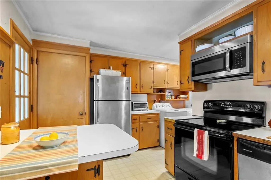 19 Harborview Avenue Bristol RI 02809