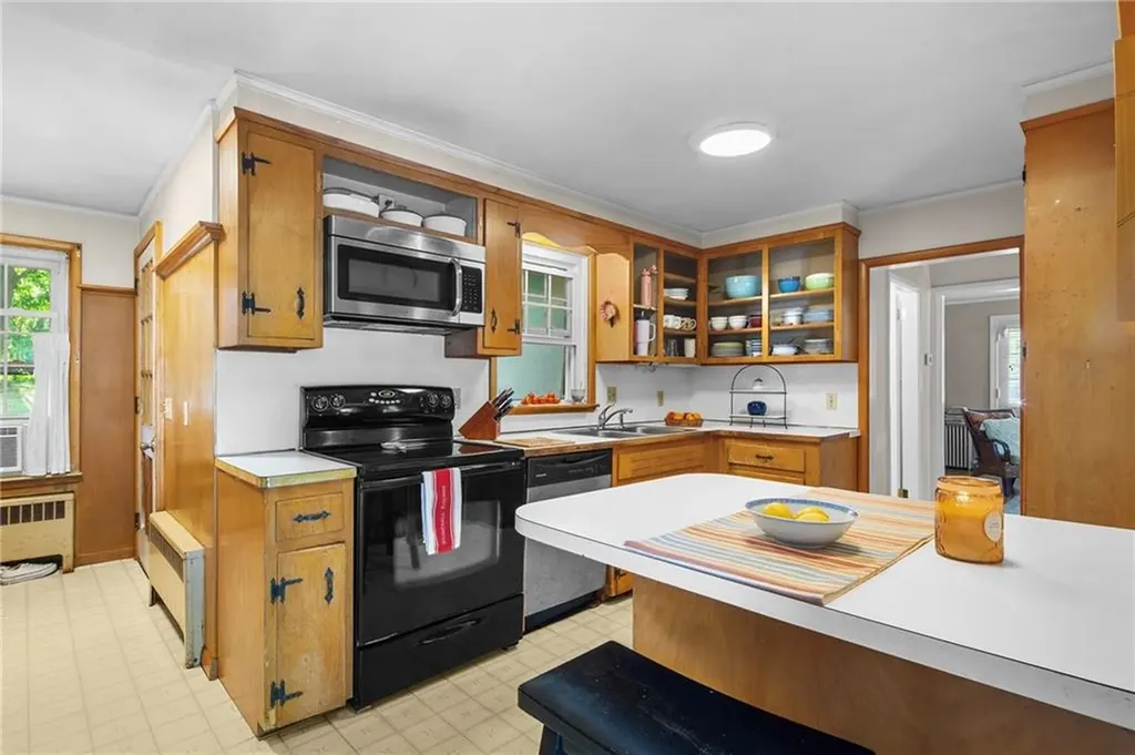 19 Harborview Avenue Bristol RI 02809