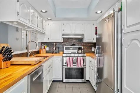 64 Nipmuc Trail North Providence RI 02911