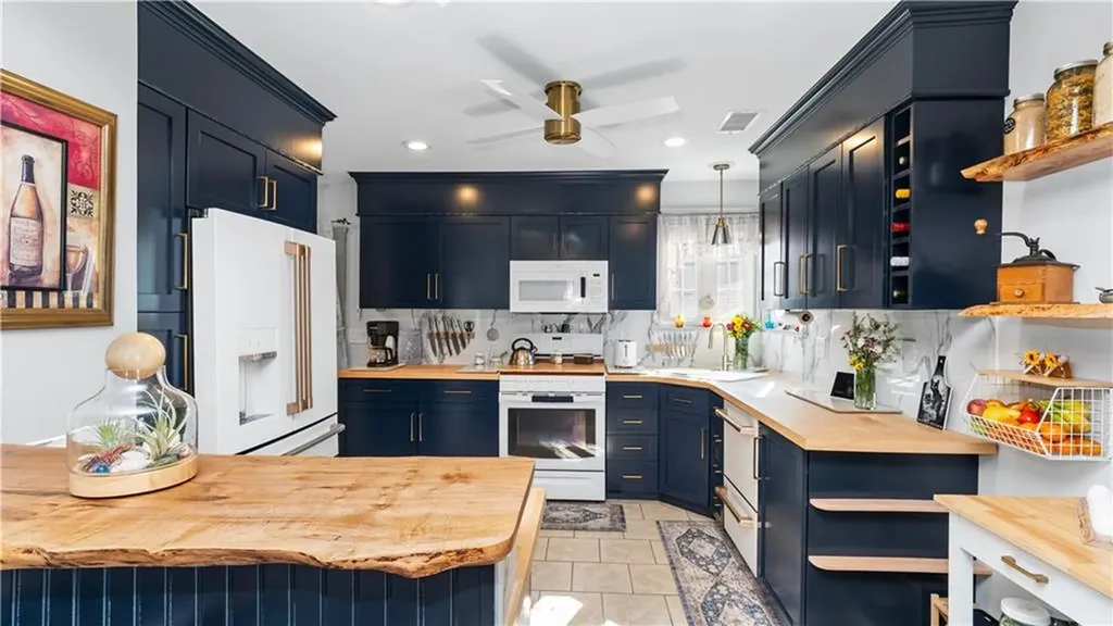 224 Palace Avenue Warwick RI 02886