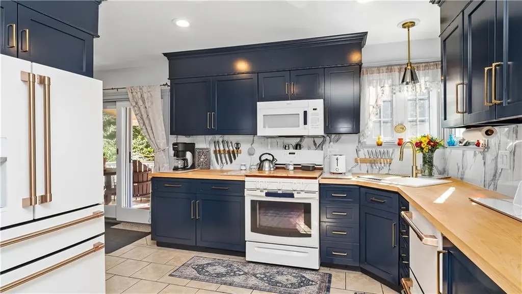 224 Palace Avenue Warwick RI 02886