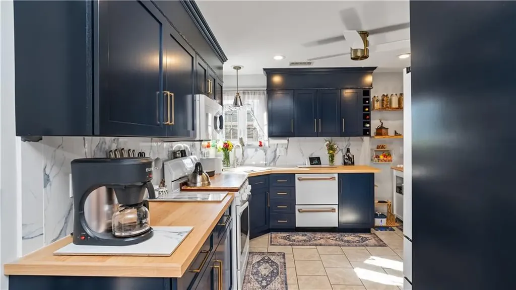 224 Palace Avenue Warwick RI 02886