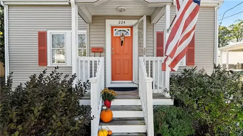 224 Palace Avenue Warwick RI 02886