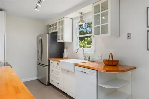 55 Dahlia Drive North Kingstown RI 02852