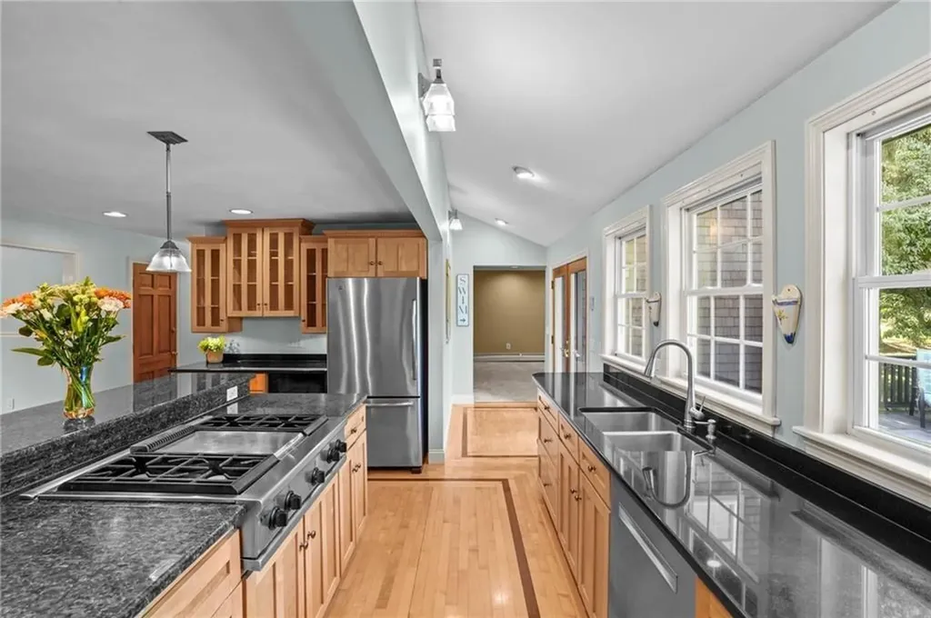 71 Mohawk Drive Portsmouth RI 02871