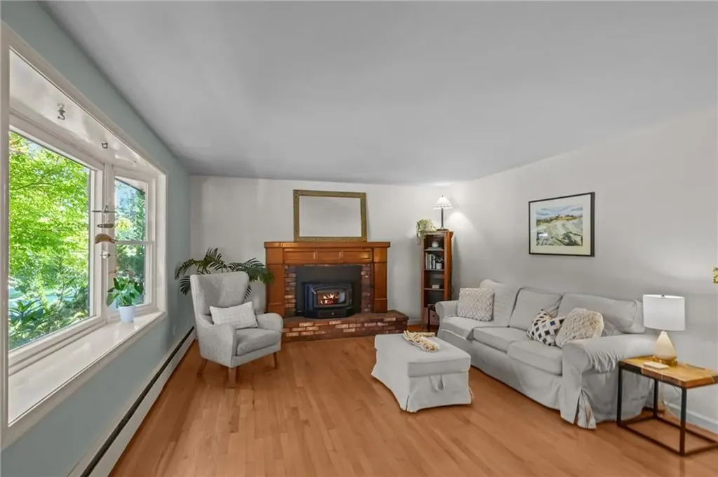 71 Mohawk Drive Portsmouth RI 02871