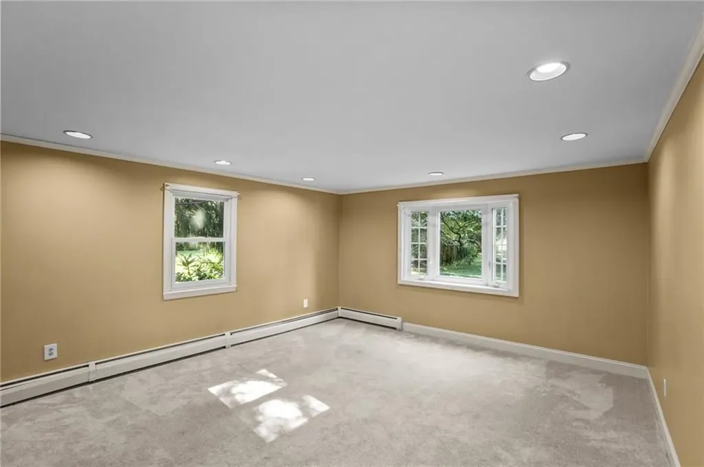 71 Mohawk Drive Portsmouth RI 02871