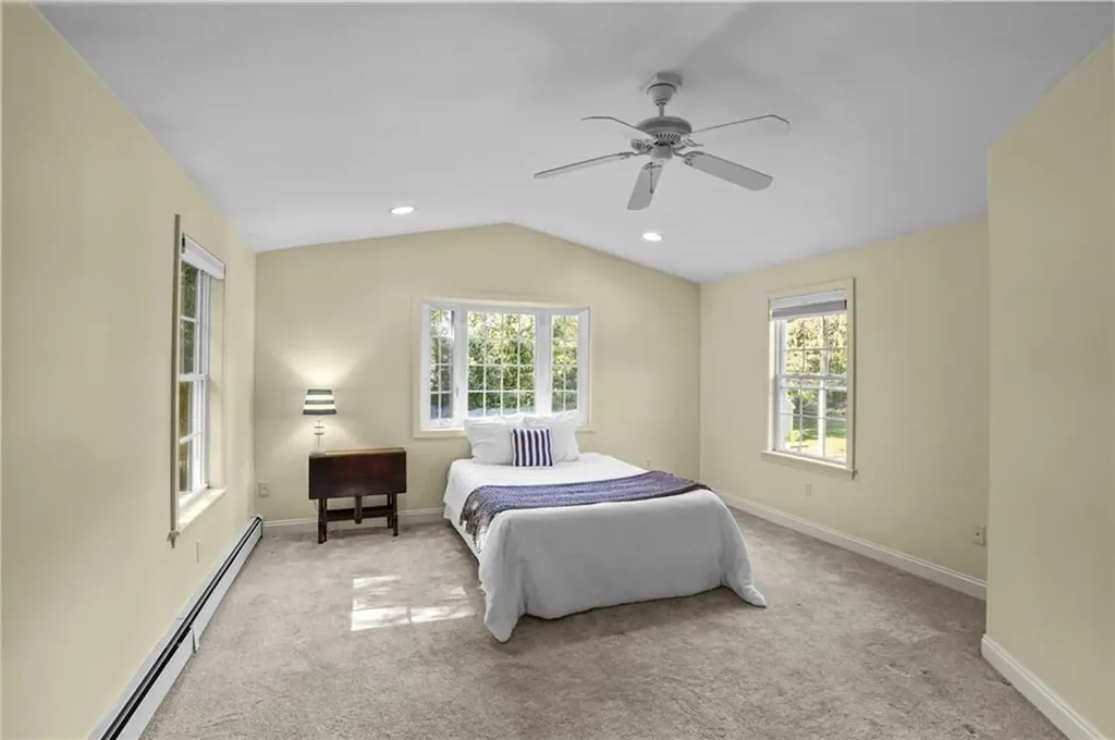 71 Mohawk Drive Portsmouth RI 02871