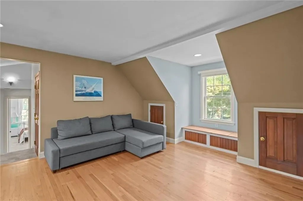 71 Mohawk Drive Portsmouth RI 02871