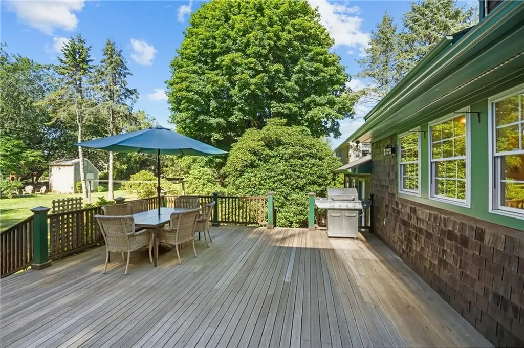 71 Mohawk Drive Portsmouth RI 02871