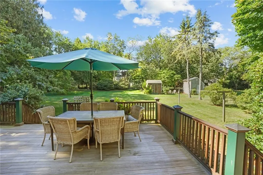 71 Mohawk Drive Portsmouth RI 02871