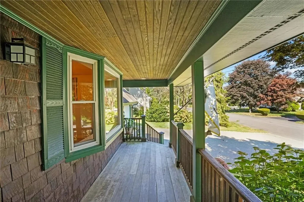 71 Mohawk Drive Portsmouth RI 02871