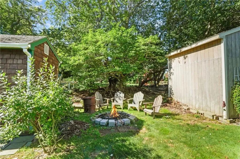71 Mohawk Drive Portsmouth RI 02871