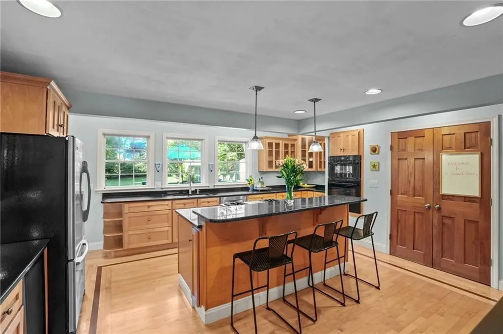 71 Mohawk Drive Portsmouth RI 02871