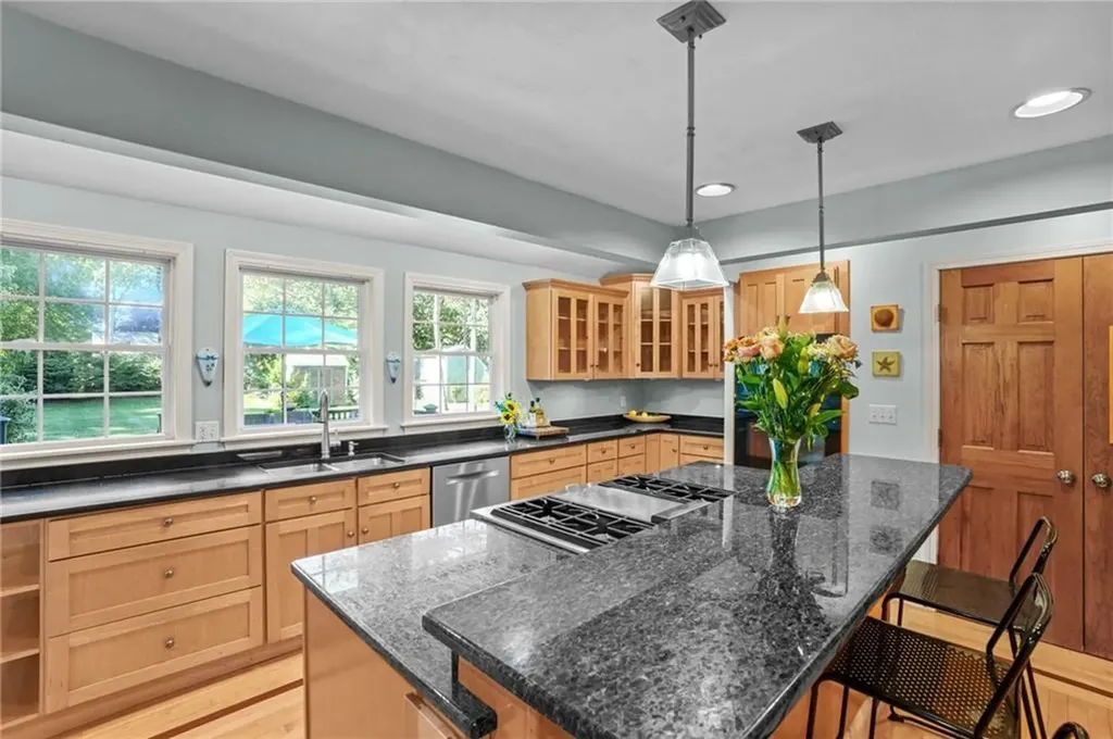 71 Mohawk Drive Portsmouth RI 02871