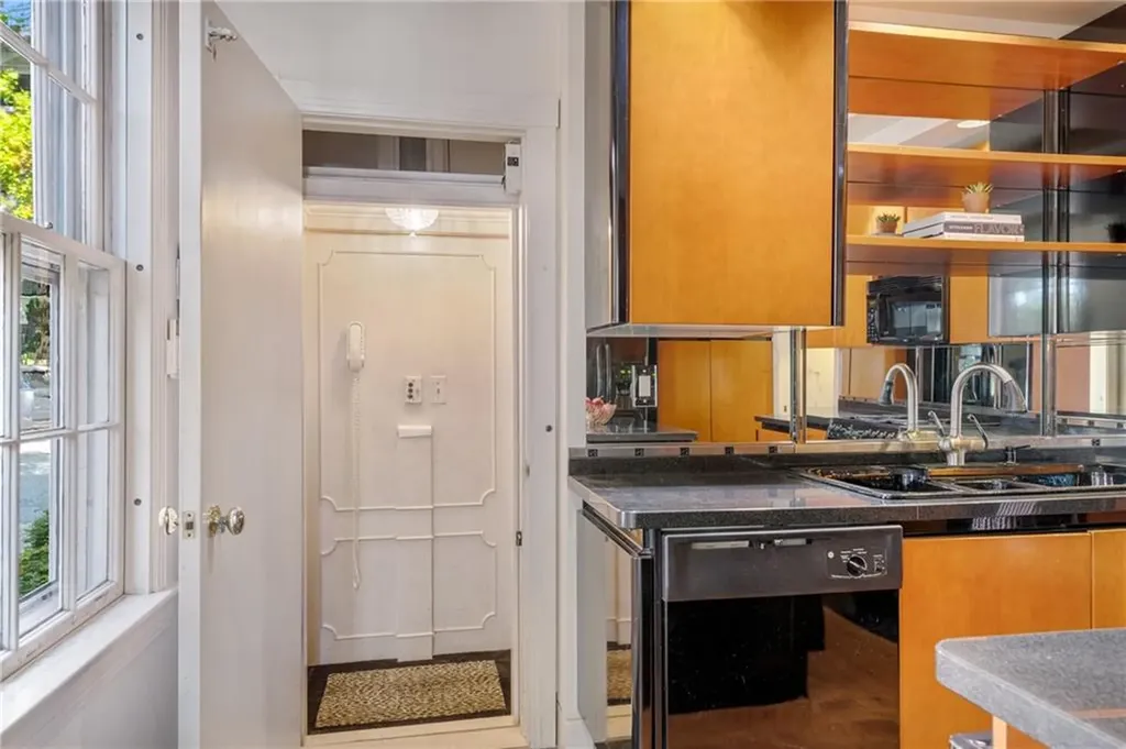 98 Congdon Street Providence RI 02906