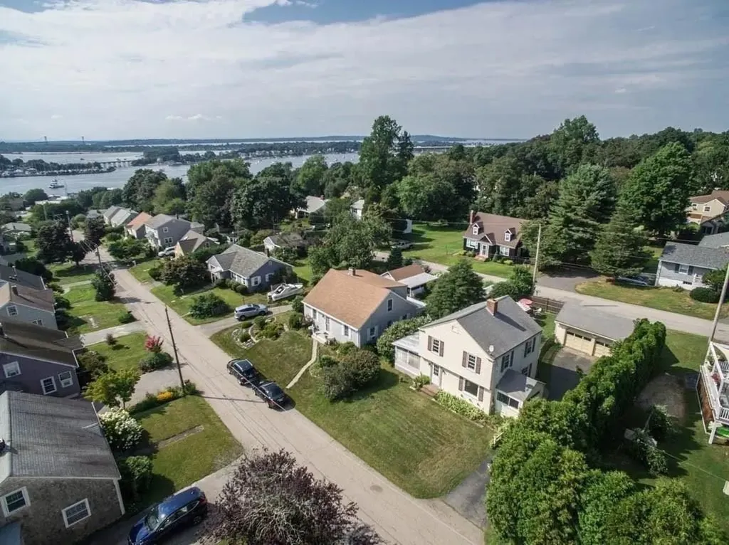 16 Reed Street Tiverton RI 02878