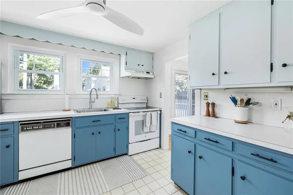 16 Reed Street Tiverton RI 02878