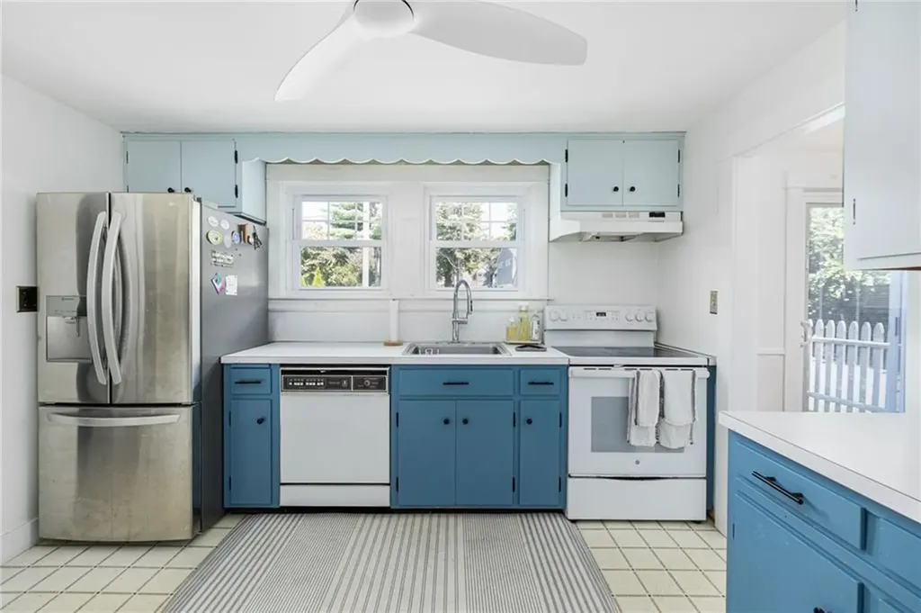16 Reed Street Tiverton RI 02878