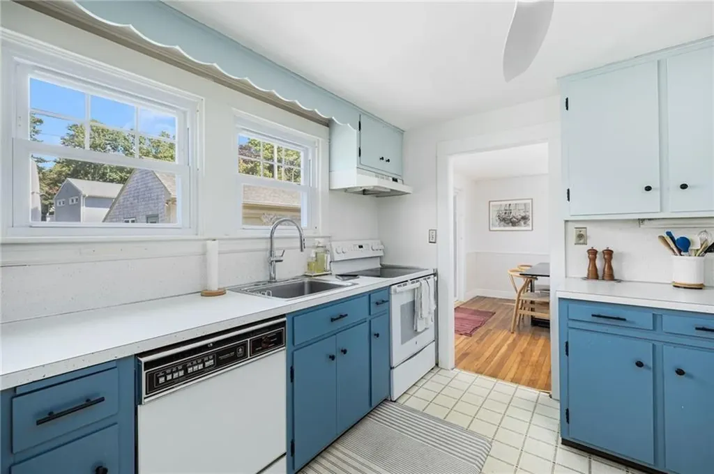 16 Reed Street Tiverton RI 02878