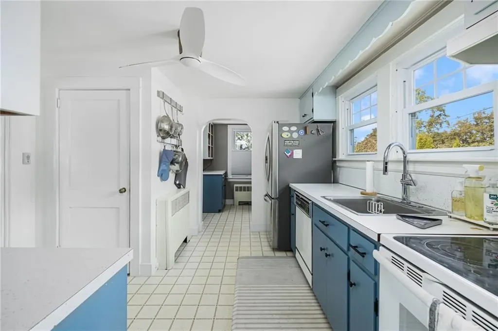 16 Reed Street Tiverton RI 02878