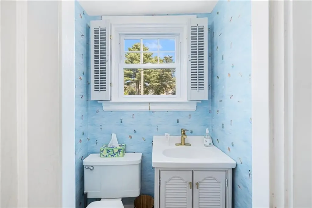 16 Reed Street Tiverton RI 02878