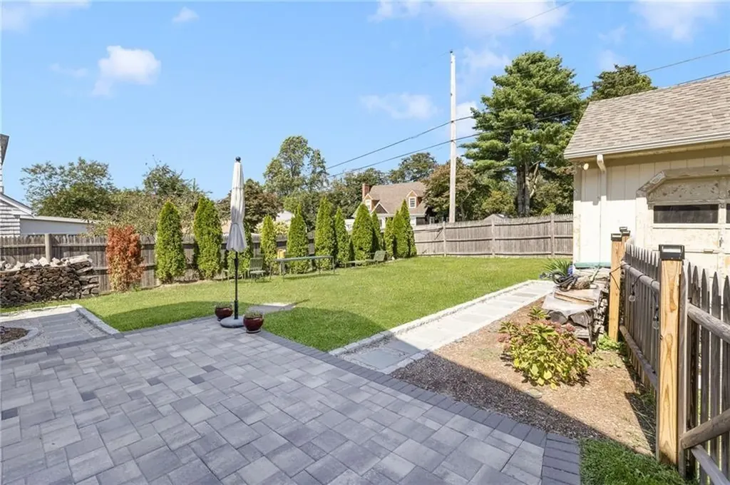 16 Reed Street Tiverton RI 02878