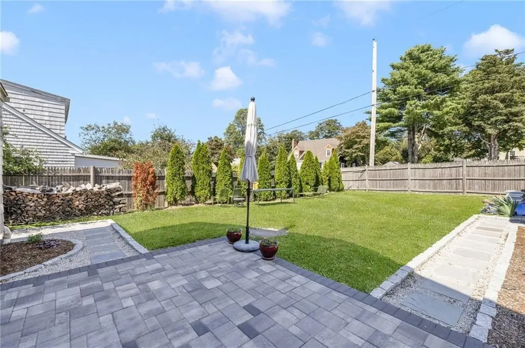 16 Reed Street Tiverton RI 02878