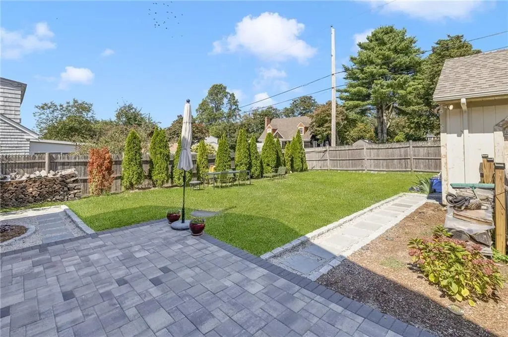 16 Reed Street Tiverton RI 02878