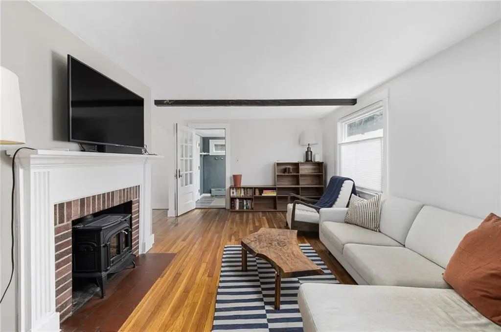 16 Reed Street Tiverton RI 02878