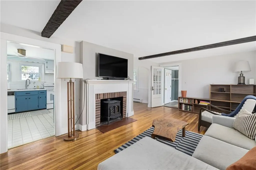16 Reed Street Tiverton RI 02878