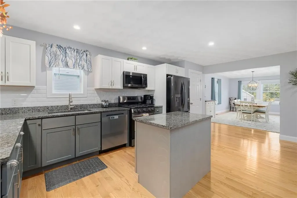 8 Lily Lane West Warwick RI 02893