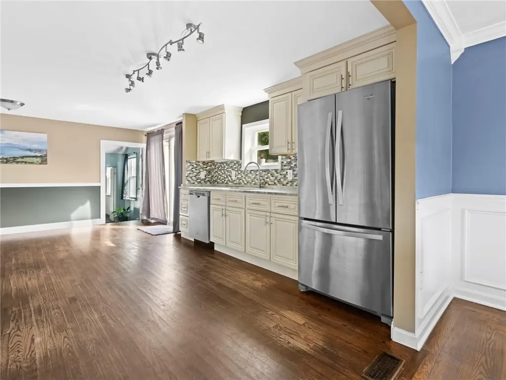 25 Woodbine Street East Providence RI 02915