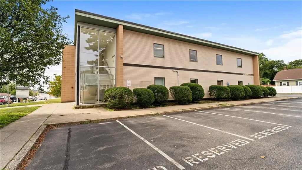1429 Warwick Avenue Warwick RI 02888