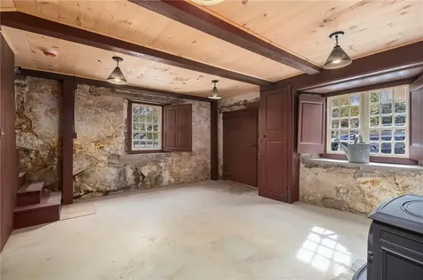 16 Tanyard Lane Glocester RI 02814