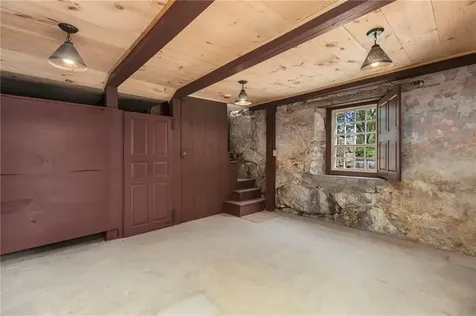 16 Tanyard Lane Glocester RI 02814