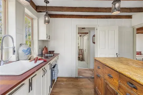 16 Tanyard Lane Glocester RI 02814