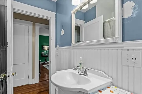 129 Bliss Mine Road Newport RI 02840