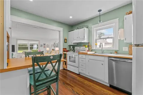 129 Bliss Mine Road Newport RI 02840