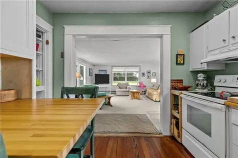 129 Bliss Mine Road Newport RI 02840