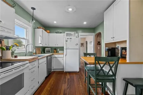 129 Bliss Mine Road Newport RI 02840