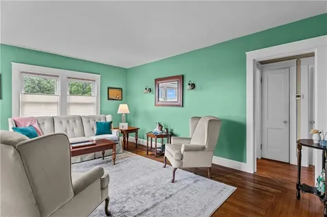 129 Bliss Mine Road Newport RI 02840