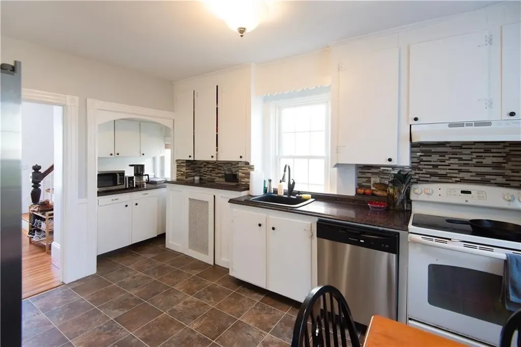 21 Congdon Avenue Newport RI 02840