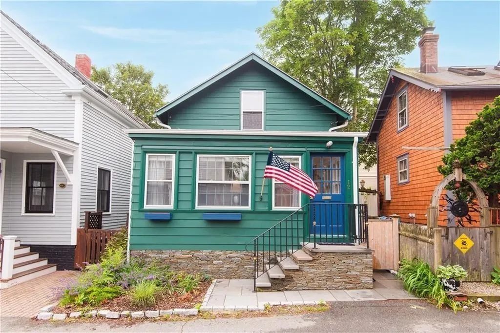 12 Maitland Court Newport RI 02840