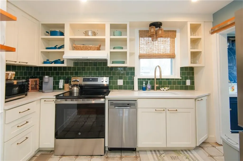 12 Maitland Court Newport RI 02840