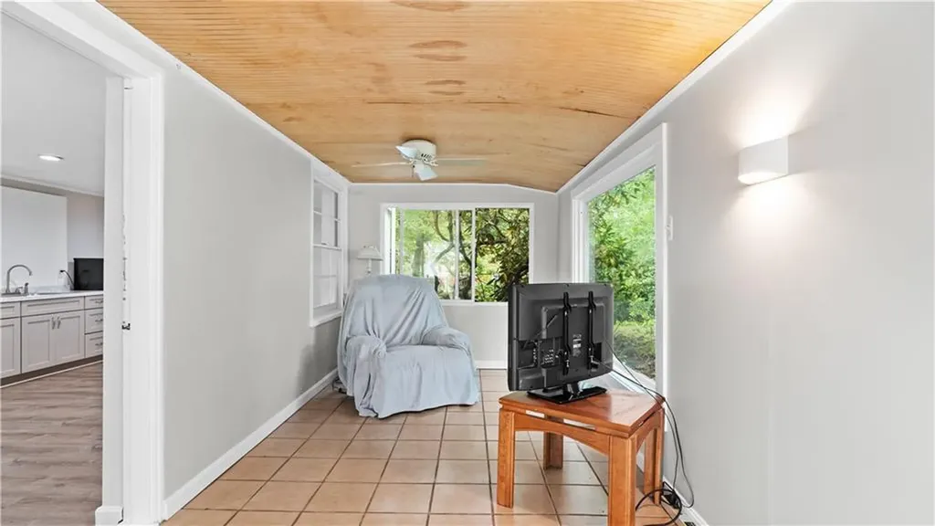 36 Woodland Avenue Coventry RI 02816