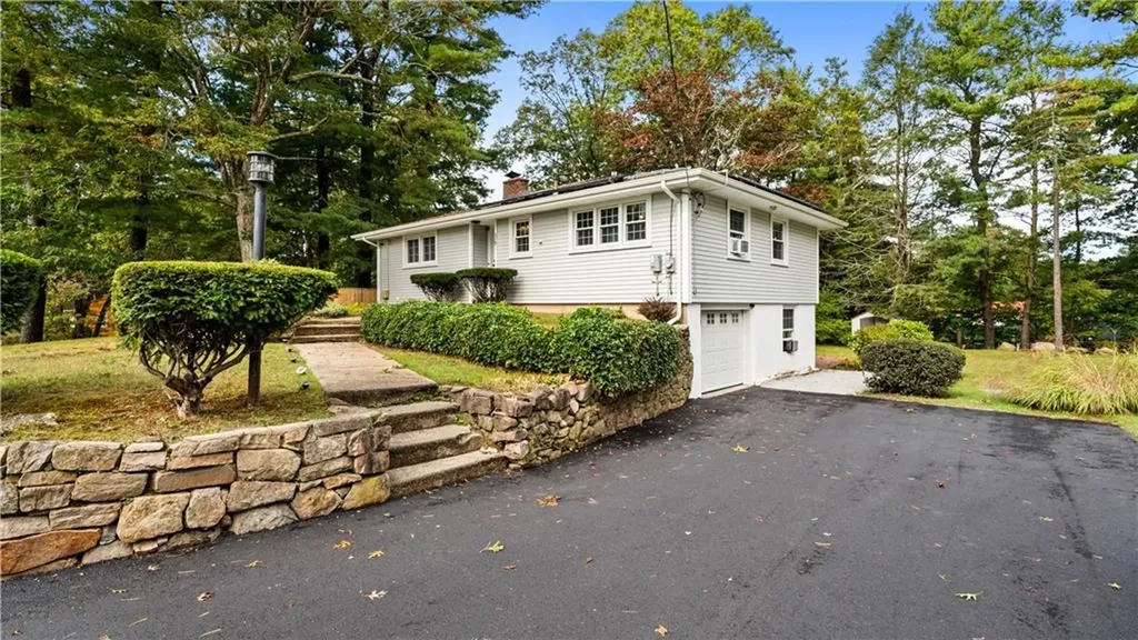 36 Woodland Avenue Coventry RI 02816
