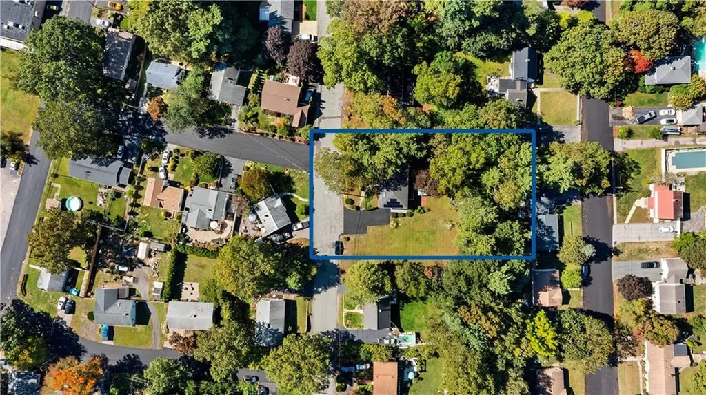 36 Woodland Avenue Coventry RI 02816