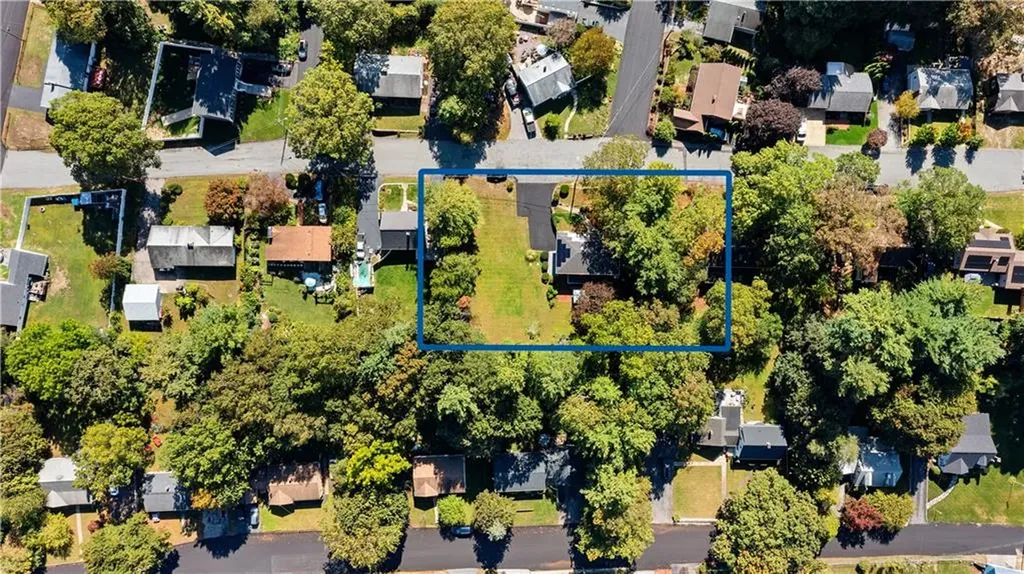 36 Woodland Avenue Coventry RI 02816